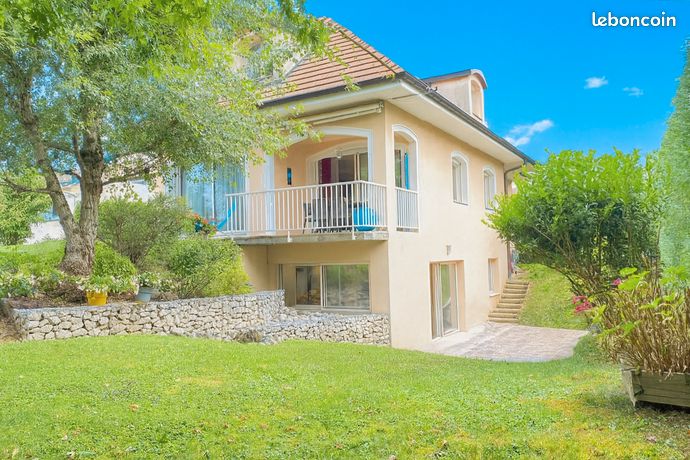 Casa de 5 dormitorios en Oyonnax, France No. 313517