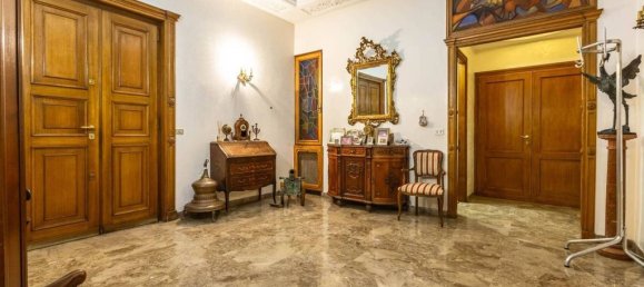 5 bedrooms Apartment in Rome, Italy No. 62319 4