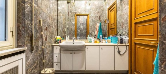 5 bedrooms Apartment in Rome, Italy No. 62319 24