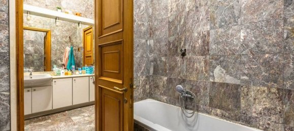 5 bedrooms Apartment in Rome, Italy No. 62319 23