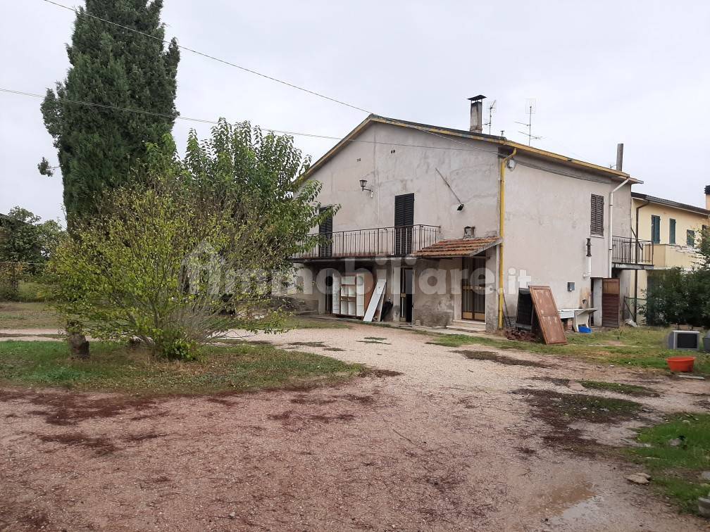 2 bedrooms House in Montefalco, Italy No. 80377