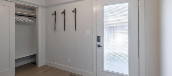 2 bedrooms House in British Columbia, Canada No. 1307 12