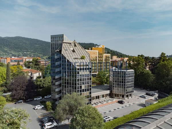 Gebäude in Brescia, Italy 3800m², Nr. 11845