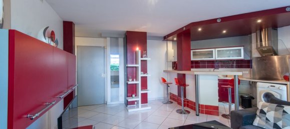 1 bedroom Apartment in Marseille, France No. 327424 4