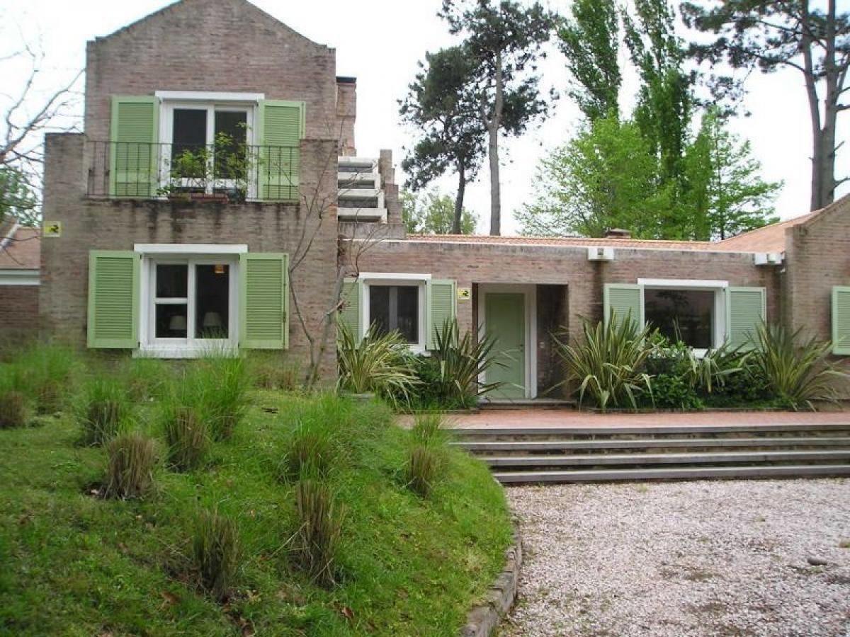 Дом с 5 спальнями в Мальдонадо, Уругвай № 3484