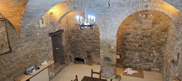 4 Schlafzimmer Wohnung in Perugia, Italy, Nr. 280907 9