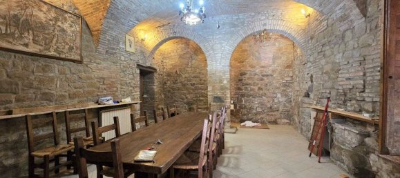 4 Schlafzimmer Wohnung in Perugia, Italy, Nr. 280907 11