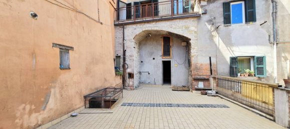 4 Schlafzimmer Wohnung in Perugia, Italy, Nr. 280907 40