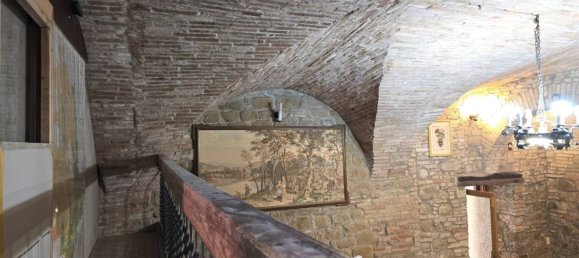 4 Schlafzimmer Wohnung in Perugia, Italy, Nr. 280907 5