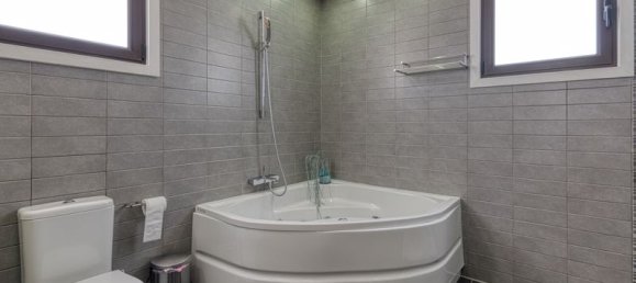 5 Schlafzimmer Villa in Dromolaxia, Cyprus, Nr. 9524 20