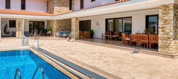 5 Schlafzimmer Villa in Dromolaxia, Cyprus, Nr. 9524 30