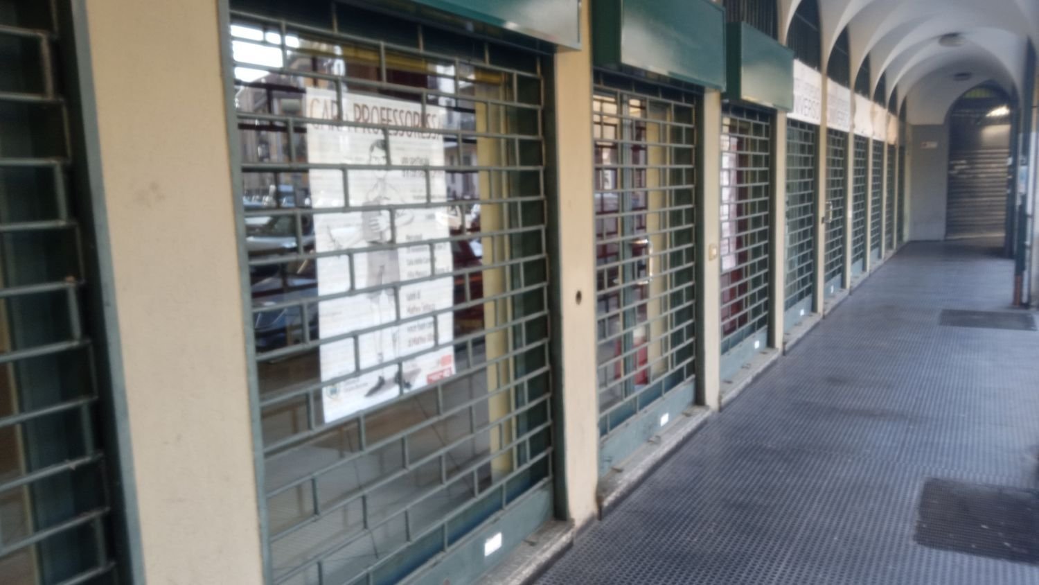  عقار تجاري في Milan, Italy 85متر مربع رقم 250580