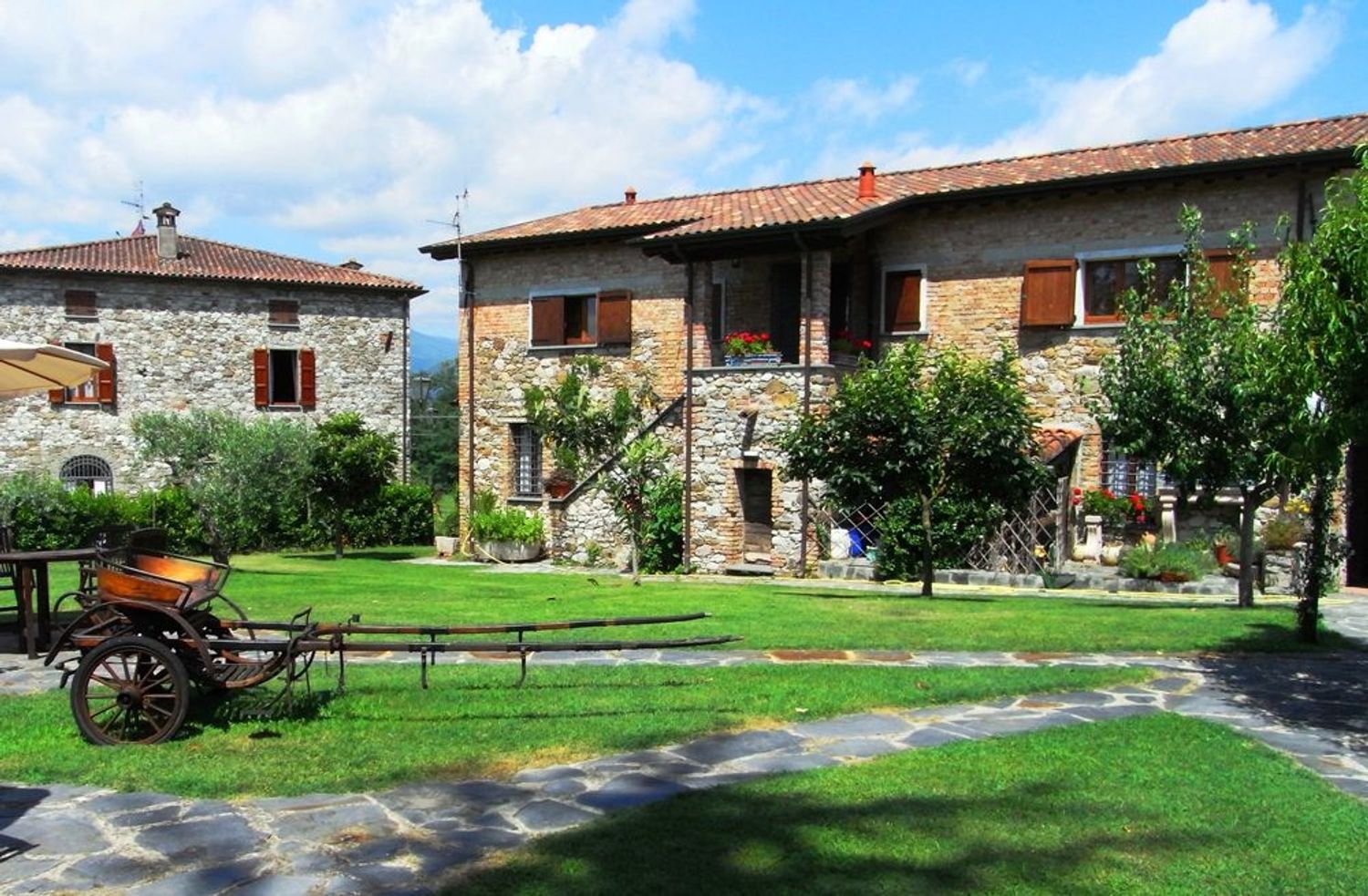 27 rooms House in Villafranca in Lunigiana, Italy No. 205714