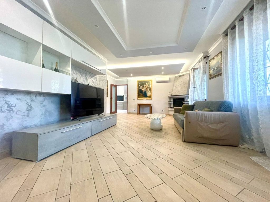 8 bedrooms Villa in Rome, Italy No. 64758