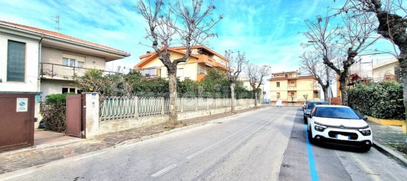3 bedrooms Apartment in Francavilla al Mare, Italy No. 259330 2