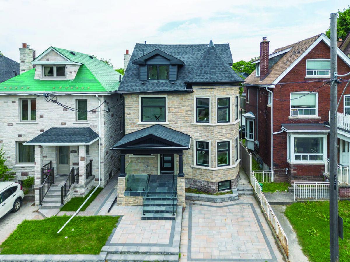 5 bedrooms House in Toronto, Canada No. 314