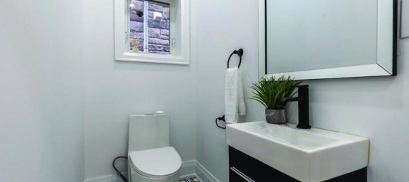 5 bedrooms House in Toronto, Canada No. 314 11