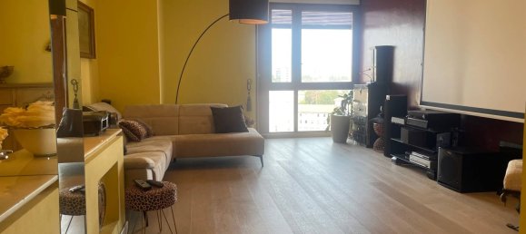 Apartamento de 3 dormitorios en Monza, Italy No. 175405 2
