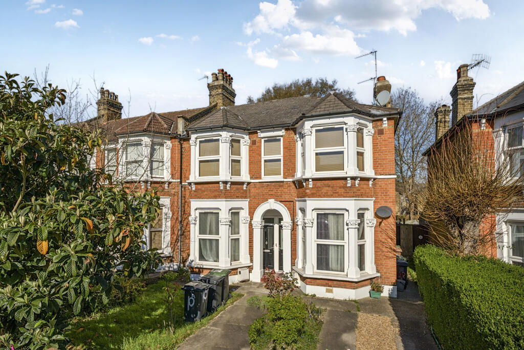 3 bedrooms Apartment in London, United Kingdom No. 7668