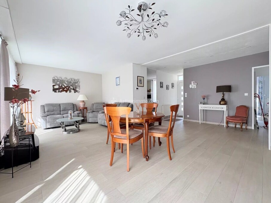 Casa de 4 habitaciónes en Seine-et-Marne, France No. 336418