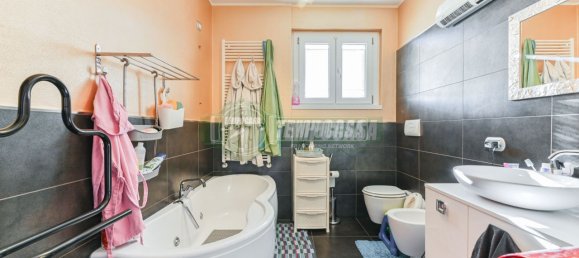 2 bedrooms House in Zanica, Italy No. 66846 11