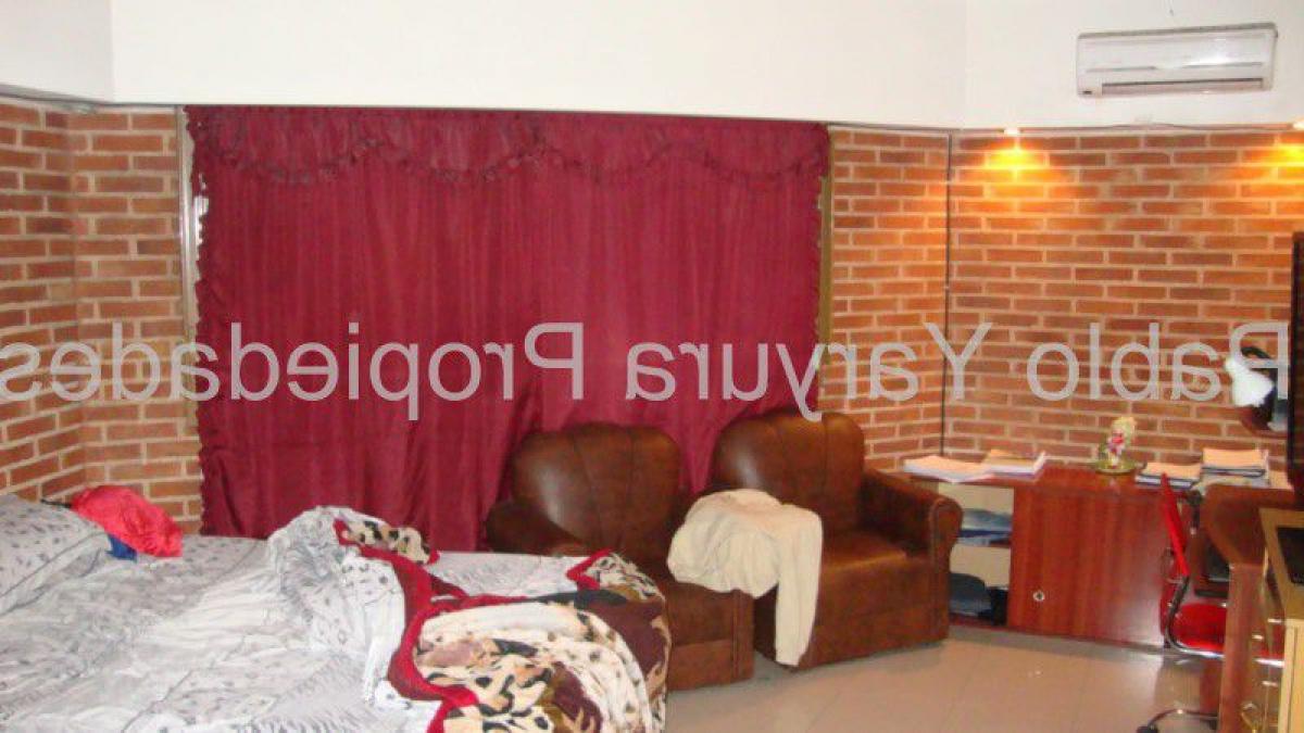 Apartamento de 3 dormitorios en Tres de Febrero, Argentina No. 57830