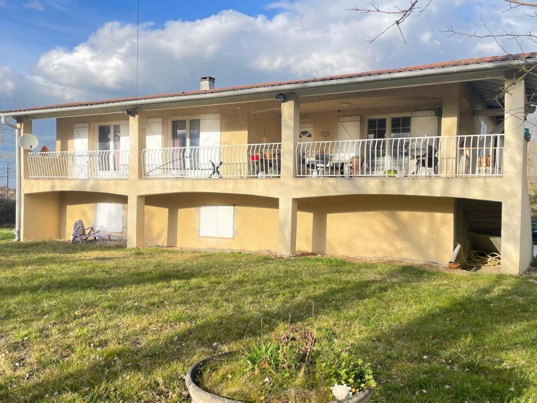 6 bedrooms Villa in Saint-Etienne-de-Tulmont, France No. 205406