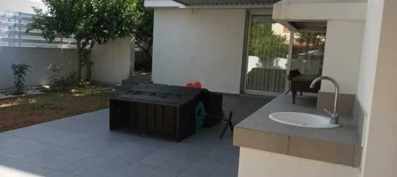 Коммерческая недвижимость с 3 спальнями в Строволос, Кипр № 18443 4