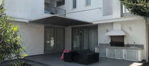 Коммерческая недвижимость с 3 спальнями в Строволос, Кипр № 18443 5