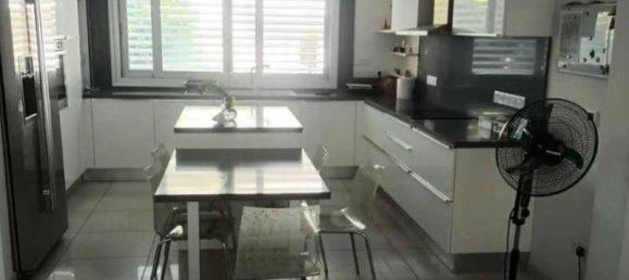 Коммерческая недвижимость с 3 спальнями в Строволос, Кипр № 18443 7