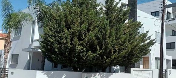 Коммерческая недвижимость с 3 спальнями в Строволос, Кипр № 18443 2