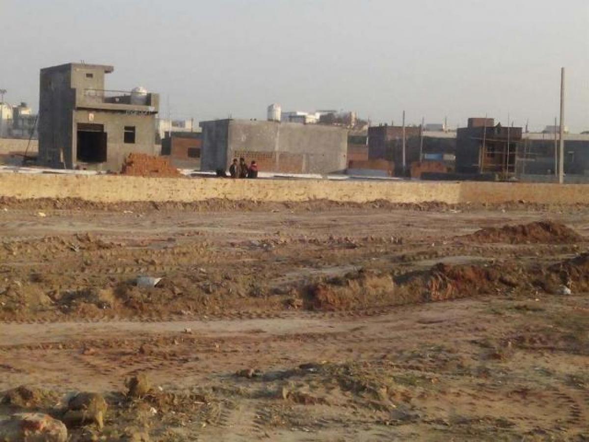  Land in Noida, India No. 33483