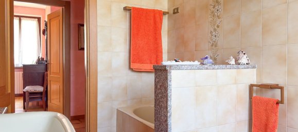 5 rooms Villa in Cadrezzate con Osmate, Italy No. 283251 45