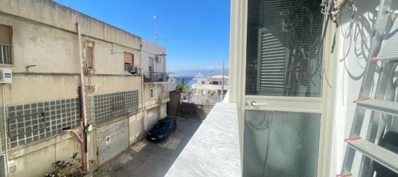 3 rooms Apartment in Reggio Calabria, Italy No. 35057 45