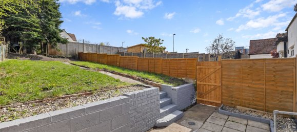 2 bedrooms House in Redhill, United Kingdom No. 1023 15