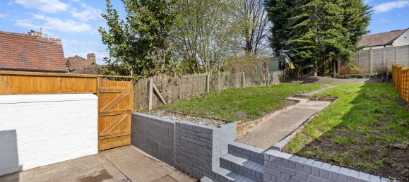 2 bedrooms House in Redhill, United Kingdom No. 1023 2