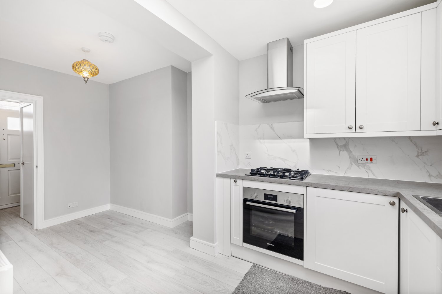 2 bedrooms House in Redhill, United Kingdom No. 1023