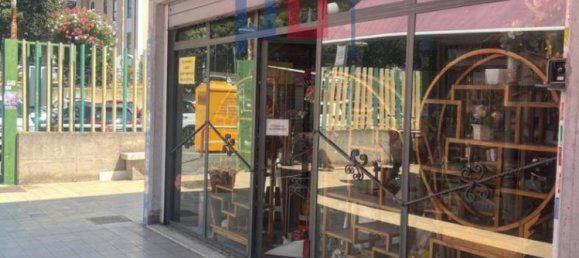 2 rooms Commercial property in Rome, Italy No. 355016 2