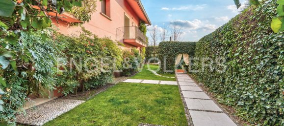4 bedrooms Villa in Dolzago, Italy No. 126296 3