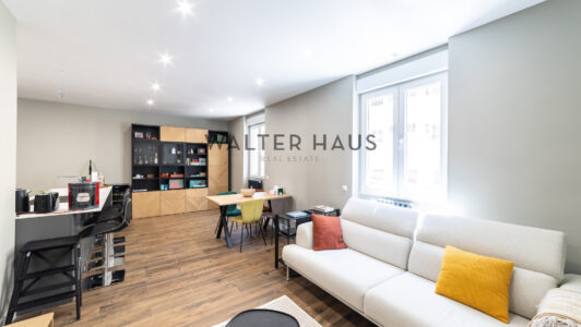 3 bedrooms Apartment in Madrid, Spain No. 137638