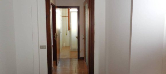 5 rooms Apartment in Siena, Italy No. 158092 8