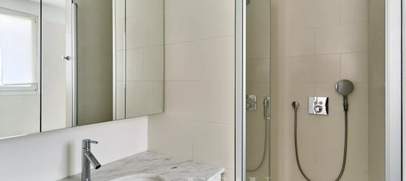 1 bedroom Apartment in Paris, France No. 325276 10