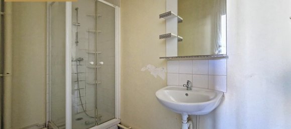 2 bedrooms Apartment in La Chapelle-Saint-Luc, France No. 50323 6