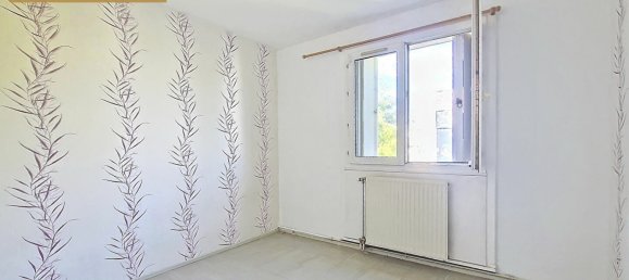 2 bedrooms Apartment in La Chapelle-Saint-Luc, France No. 50323 5