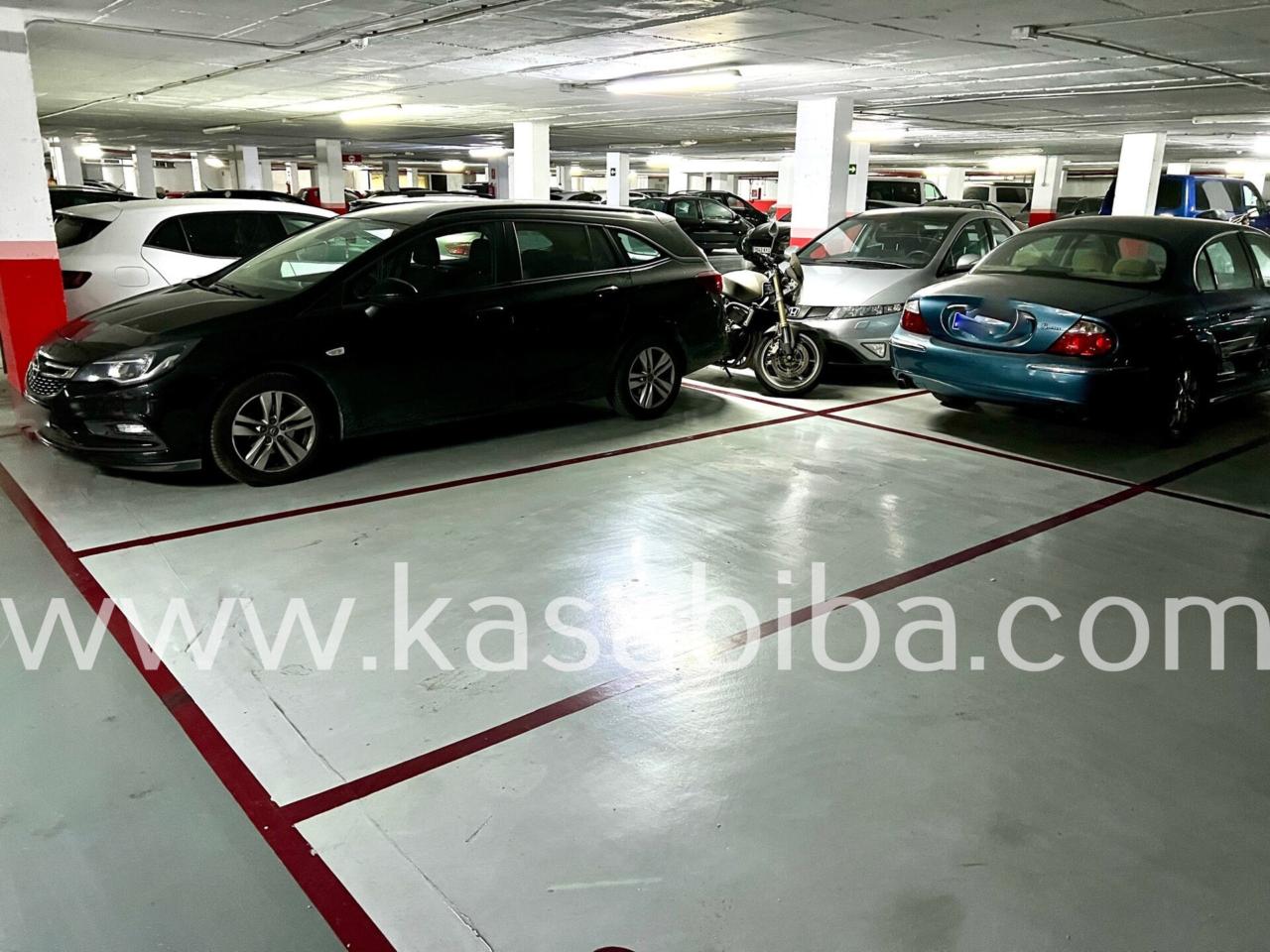 Парковка 12м² в Валенсия, Испания № 76075