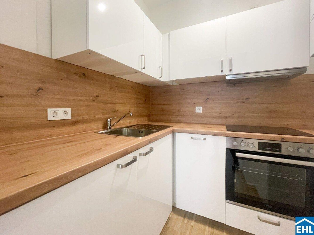 2 rooms Apartment in Hernals, Austria No. 136070