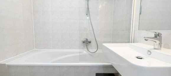 2 rooms Apartment in Hernals, Austria No. 136070 8