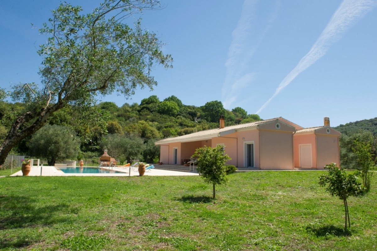 Вилла с 5 спальнями в Керкира, Центральная Керкира и Диапонтии-Ниси, Керкира, Ионические острова, Пелопоннес, Западная Греция и Ионические острова, Греция № 1247