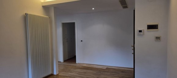 3 rooms Apartment in Udine, Italy No. 297198 7