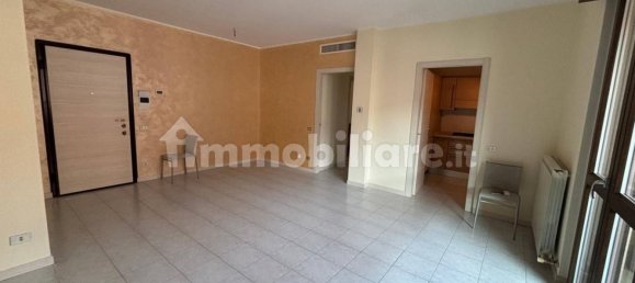 2 Schlafzimmer Wohnung in Parabiago, Italy, Nr. 16585 23